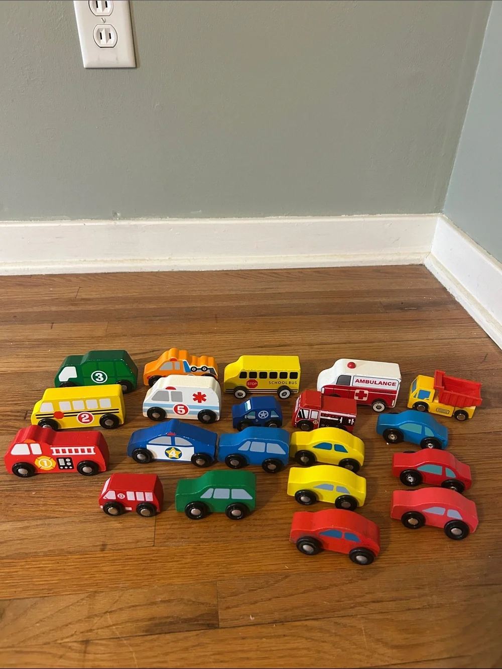 Wooden Toy Vehicle 20 Piece Set - Multicolor Kids Play Cars & Trucks